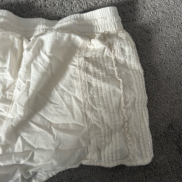 Aerie Cream Elastic Waist Shorts - Picture 4 of 4